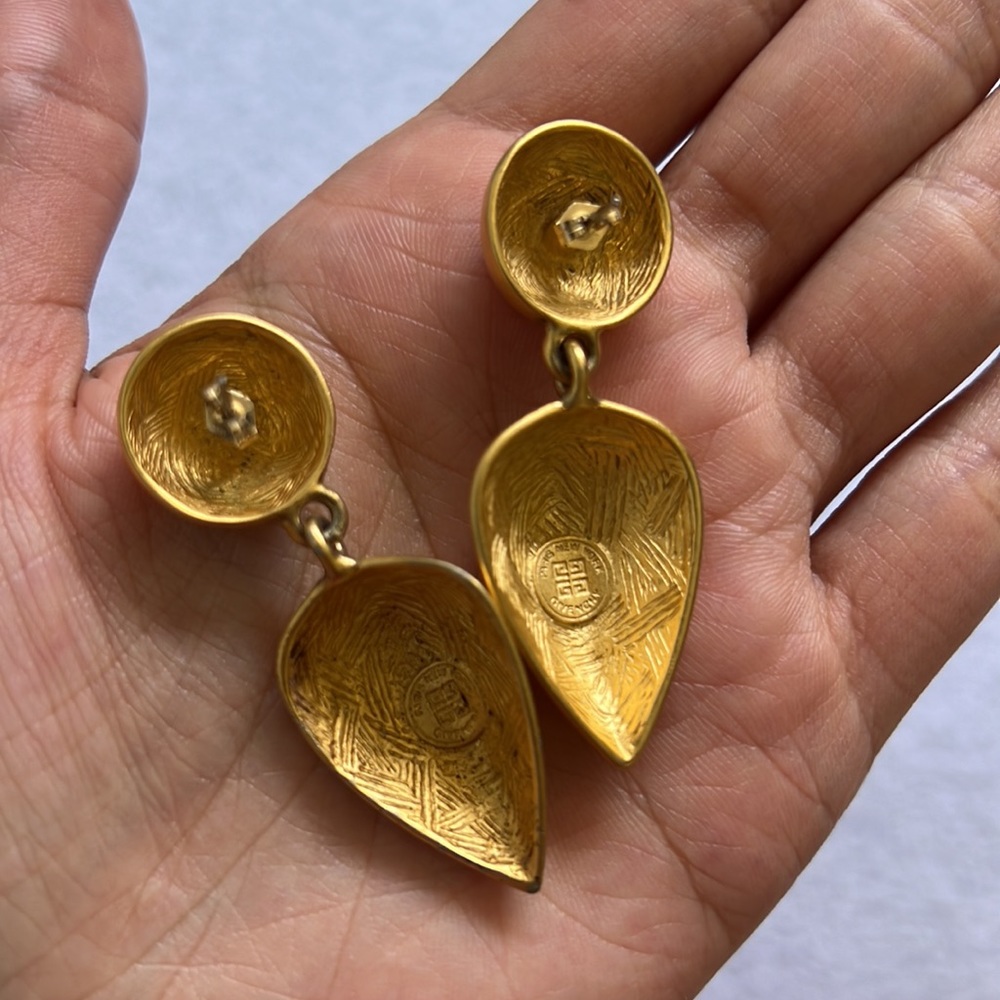 Vintage Givenchy drop gold earrings. - Picture 2 of 3